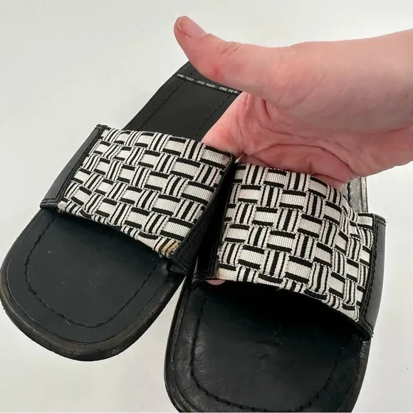 Me Too sandals size 8 fiesta black white leather woven slides vintage 90s Y2k