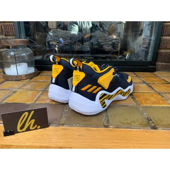 Mens 9 Adidas D.O.N. Issue #3 GCA Bell Air Academy Athletic Basketball Shoes GV7