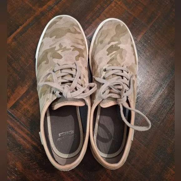 Men's Clarks Torbay Lace-Up Low-Top Sneakers Rare Sand Beige Camo Size 8