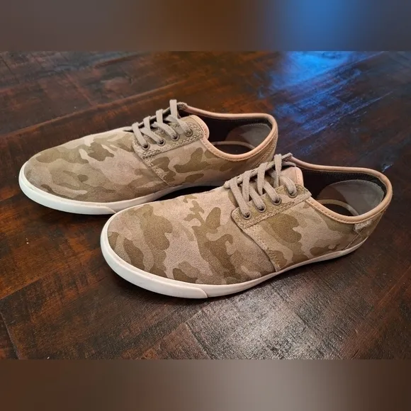 Men's Clarks Torbay Lace-Up Low-Top Sneakers Rare Sand Beige Camo Size 8