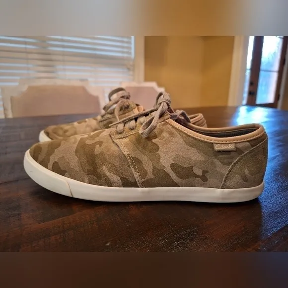 Men's Clarks Torbay Lace-Up Low-Top Sneakers Rare Sand Beige Camo Size 8