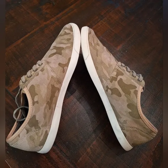Men's Clarks Torbay Lace-Up Low-Top Sneakers Rare Sand Beige Camo Size 8