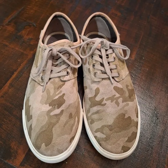 Men's Clarks Torbay Lace-Up Low-Top Sneakers Rare Sand Beige Camo Size 8
