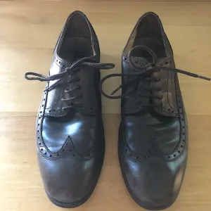 Mens J.D. Fisk leather dress shoes- size 9