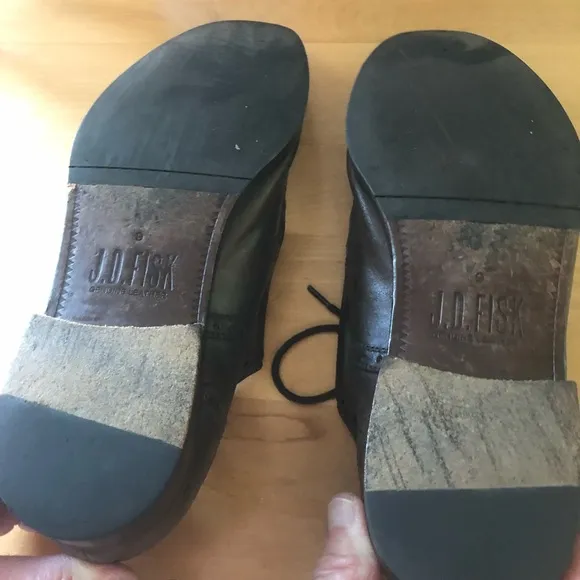 Mens J.D. Fisk leather dress shoes- size 9
