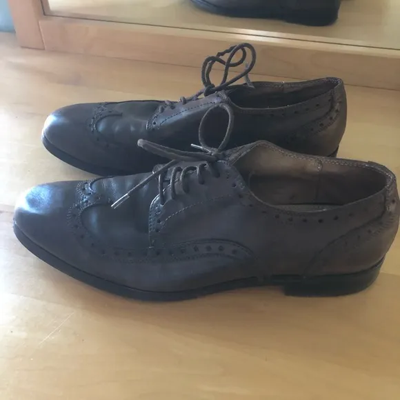 Mens J.D. Fisk leather dress shoes- size 9