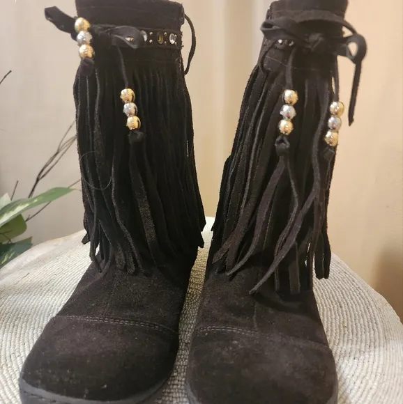 Michael Kors  Fringe Boots brown leathe  ankle boots siz 4 .Very god condition.
