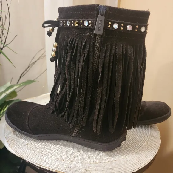 Michael Kors  Fringe Boots brown leathe  ankle boots siz 4 .Very god condition.