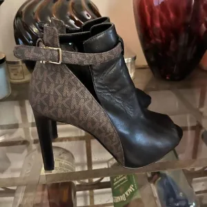 Michael Kors Black and Brown Women's Heeled Boots size 8