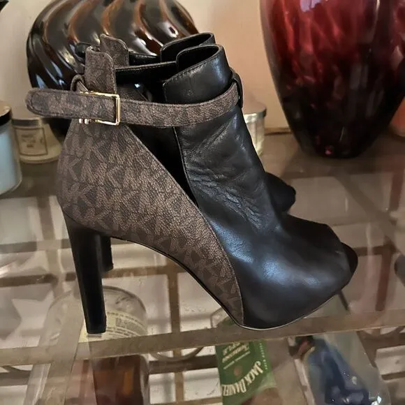 Michael Kors Black and Brown Women's Heeled Boots size 8