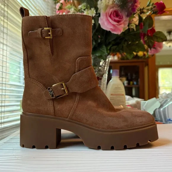 Micheal kor Perry Suede Boot women size 8.5 new