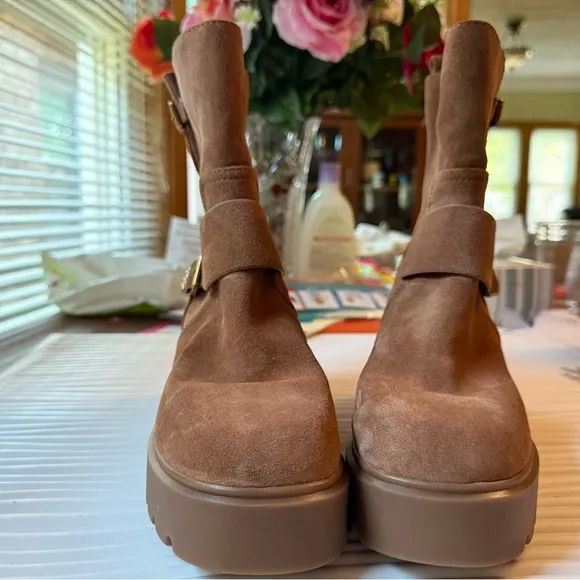 Micheal kor Perry Suede Boot women size 8.5 new