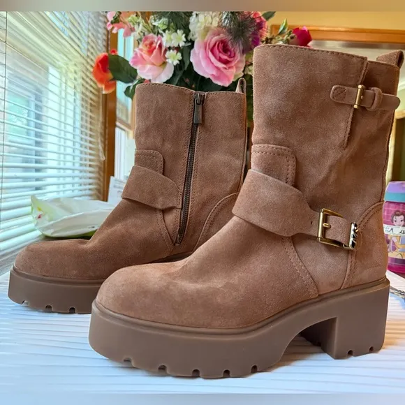 Micheal kor Perry Suede Boot women size 8.5 new