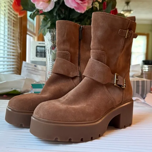 Micheal kor Perry Suede Boot women size 8.5 new