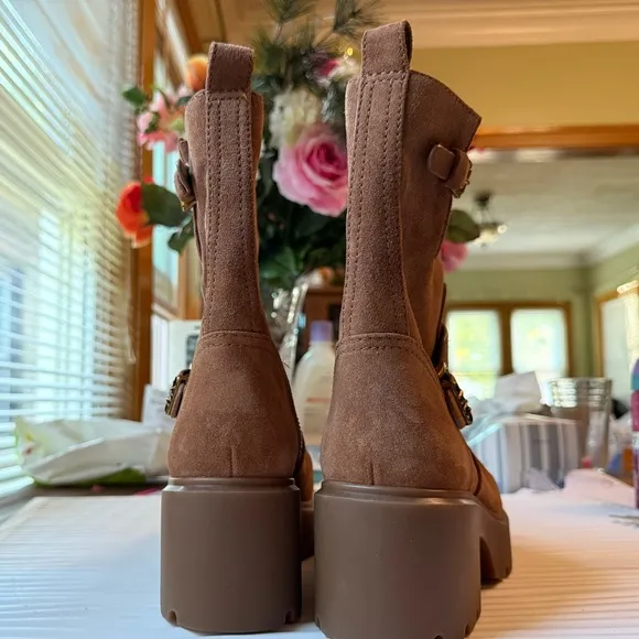 Micheal kor Perry Suede Boot women size 8.5 new