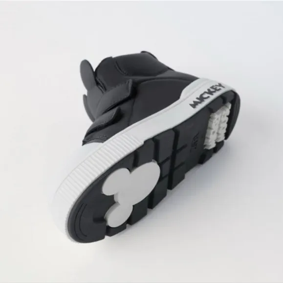 MICKEY MOUSE © DISNEY BASKETBALL SHOES SIZE 9.5