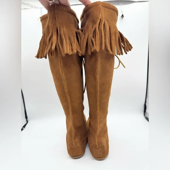 MInnetonka Front Lace Knee High Moccasin Boots In Carmel Suede - 8 Boho Festival