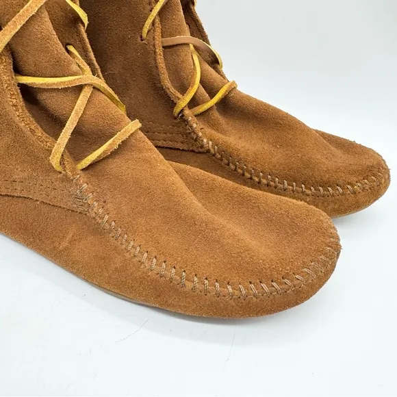MInnetonka Front Lace Knee High Moccasin Boots In Carmel Suede - 8 Boho Festival