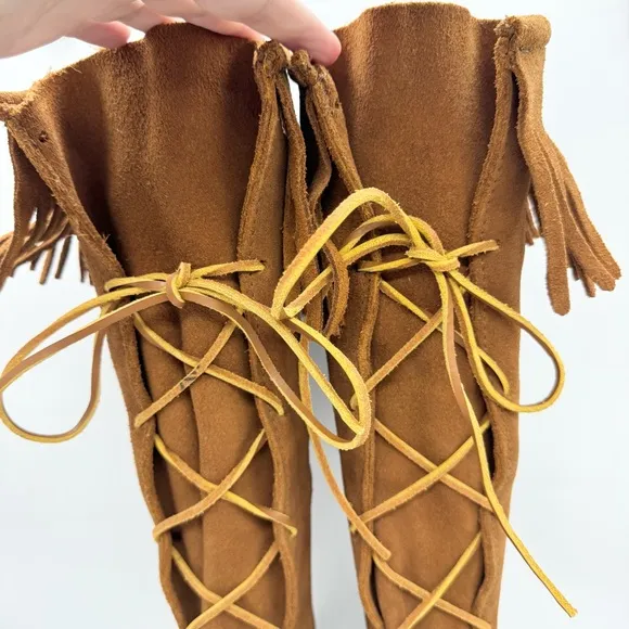 MInnetonka Front Lace Knee High Moccasin Boots In Carmel Suede - 8 Boho Festival