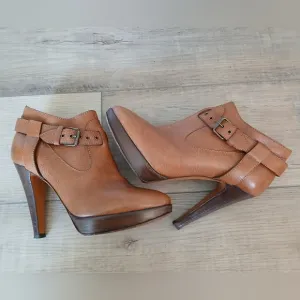 Moschino Cheap and Chic Leather Boots. Made in Italy. Size 8