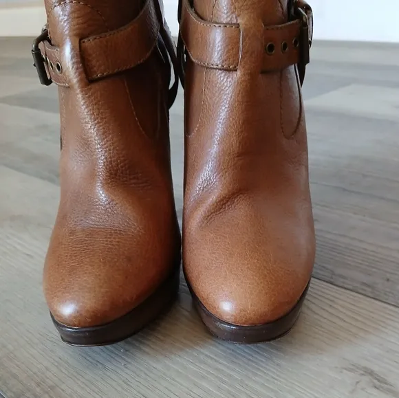 Moschino Cheap and Chic Leather Boots. Made in Italy. Size 8