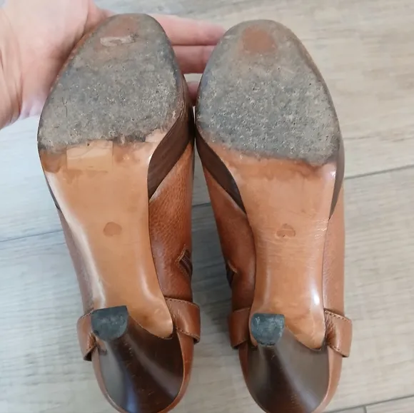 Moschino Cheap and Chic Leather Boots. Made in Italy. Size 8