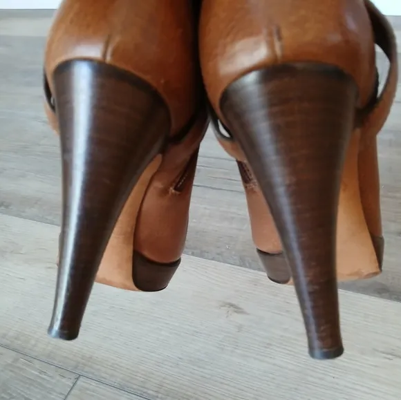 Moschino Cheap and Chic Leather Boots. Made in Italy. Size 8
