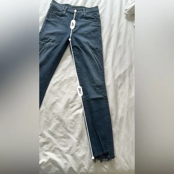 MOTHER Women’s 25 Stunner Zip Ankle Step Fray Jeans Dark Wash Distressed Hem