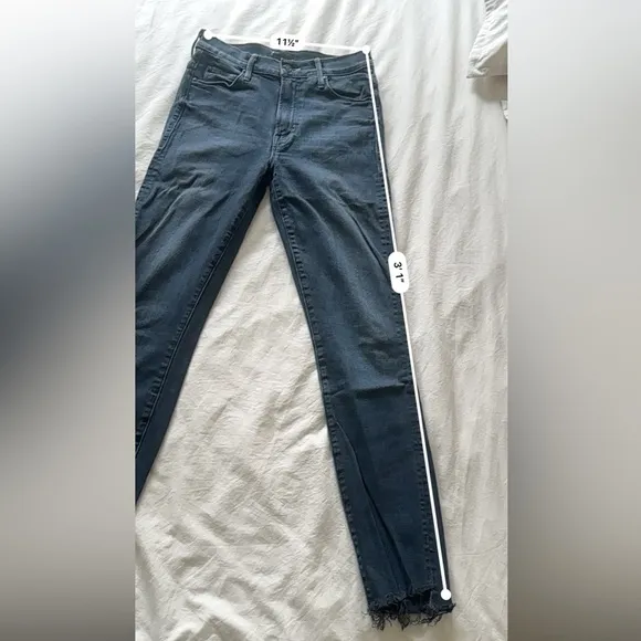MOTHER Women’s 25 Stunner Zip Ankle Step Fray Jeans Dark Wash Distressed Hem