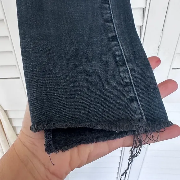MOTHER Women’s 25 Stunner Zip Ankle Step Fray Jeans Dark Wash Distressed Hem