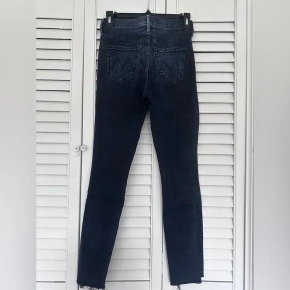 MOTHER Women’s 25 Stunner Zip Ankle Step Fray Jeans Dark Wash Distressed Hem