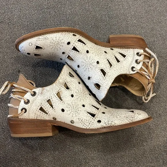 Musse &amp; Cloud Coolise laser cut leather booties