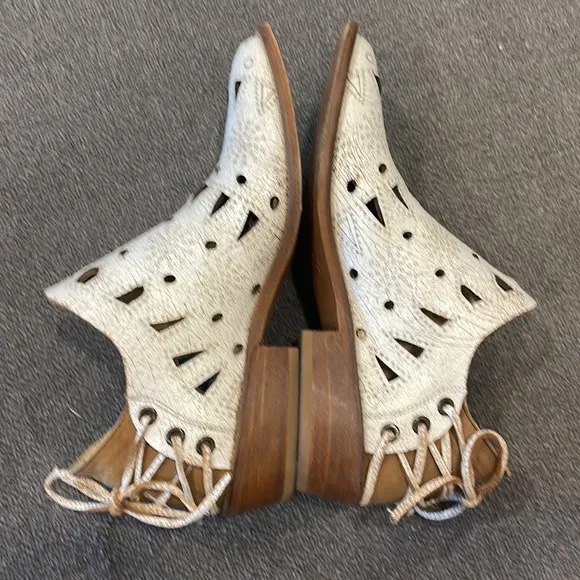 Musse &amp; Cloud Coolise laser cut leather booties