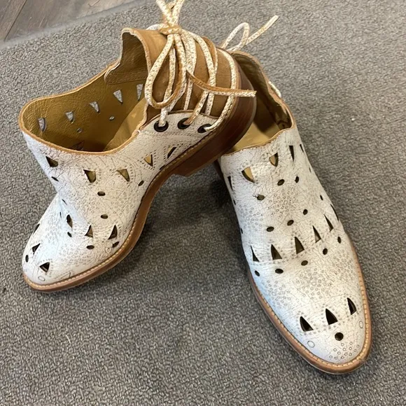 Musse &amp; Cloud Coolise laser cut leather booties