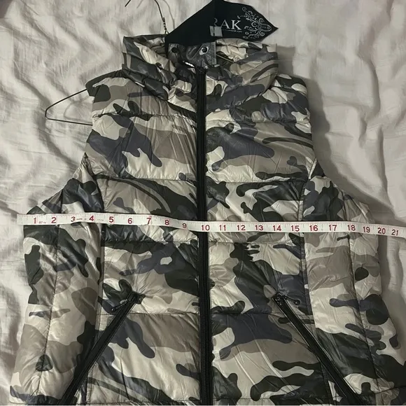 My Anorak Camo Nylon Down Puffer Vest Super Soft Women's Size Large - MSRP $150