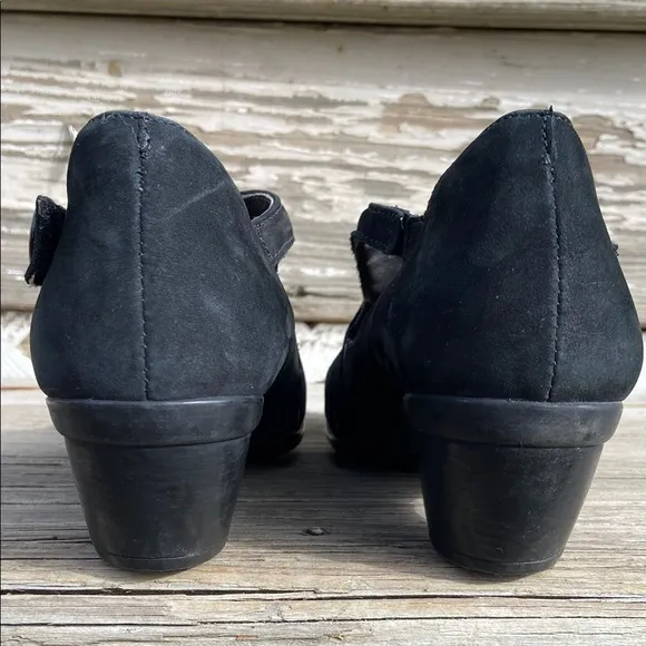 Naot Radical Black Nubuck Patent Leather Cap Toe T-Strap Shoes Women's Size 8
