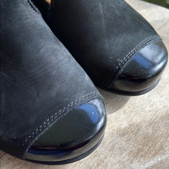 Naot Radical Black Nubuck Patent Leather Cap Toe T-Strap Shoes Women's Size 8