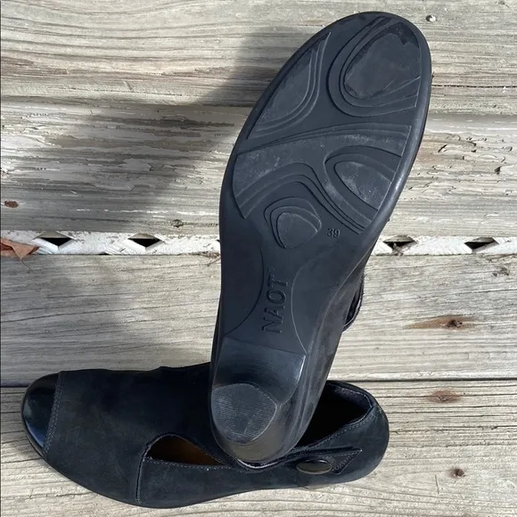 Naot Radical Black Nubuck Patent Leather Cap Toe T-Strap Shoes Women's Size 8