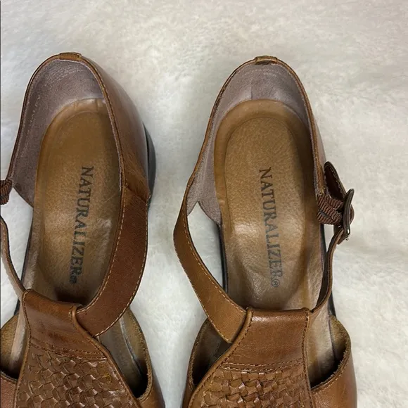 Naturalizer Brown Leather Sandals with Woven Design Vintage