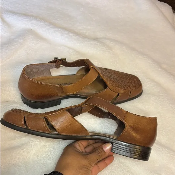 Naturalizer Brown Leather Sandals with Woven Design Vintage