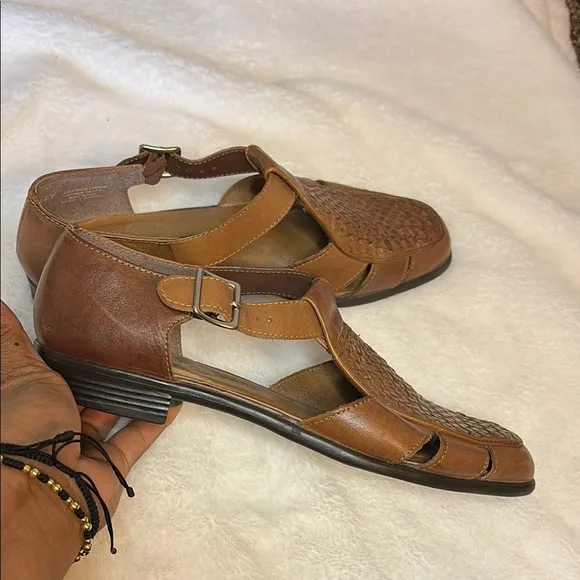 Naturalizer Brown Leather Sandals with Woven Design Vintage