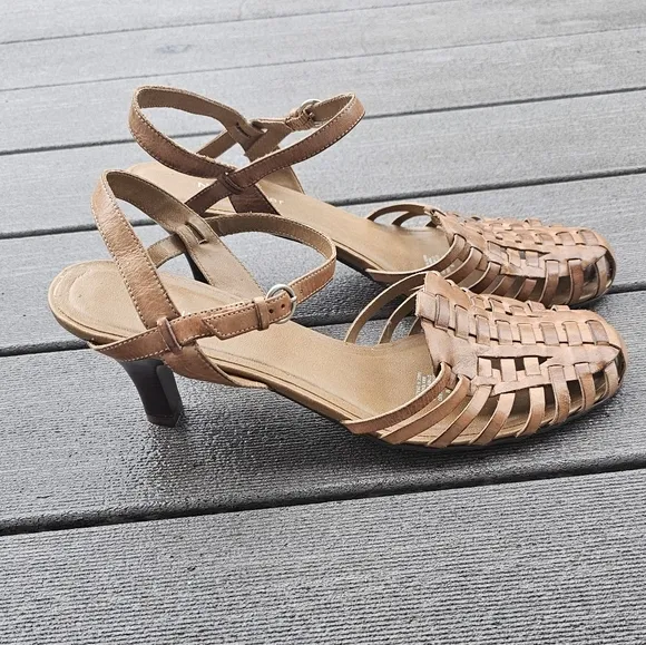 Naturalizer Vintage  90's   leather  woven fisherman  kitten heels  Sandals
