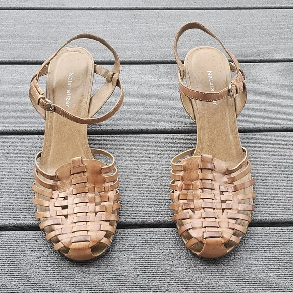 Naturalizer Vintage  90's   leather  woven fisherman  kitten heels  Sandals
