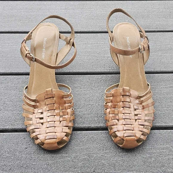 Naturalizer Vintage  90's   leather  woven fisherman  kitten heels  Sandals