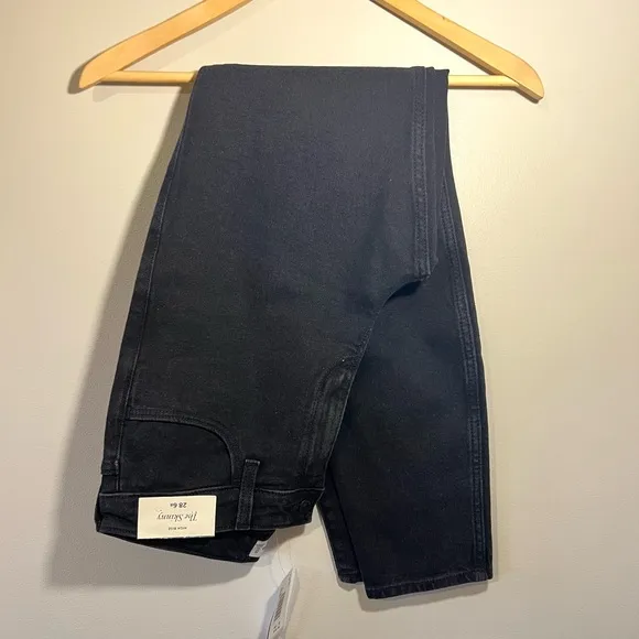 NEW Abercrombie &amp; Fitch High Rise Skinny Jean in Black (Size 28/6R)