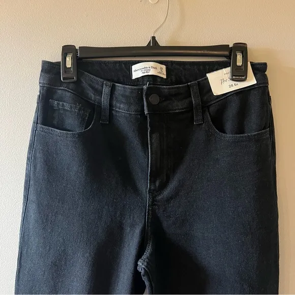 NEW Abercrombie &amp; Fitch High Rise Skinny Jean in Black (Size 28/6R)