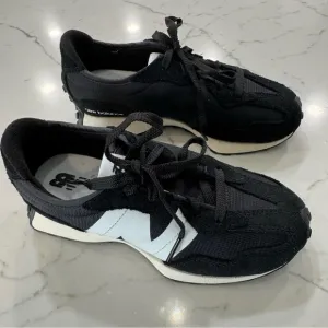 New Balance 327 Boys Black and White Sneakers 1