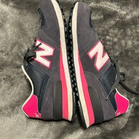 New Balance 574 Classic grey pink gym shoes size 9