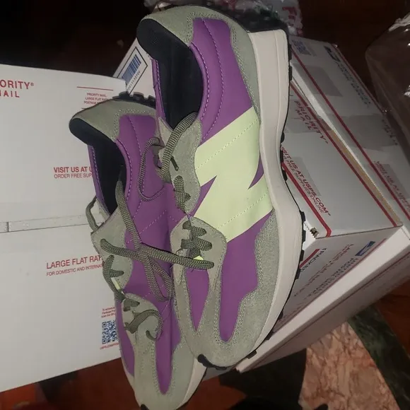 New Balance Men's 327 Shoes - Sour Grape / Bleached Lime Glo 12