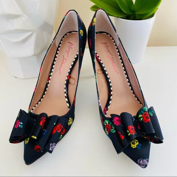 New Betsey Johnson black floral print pointed toe bow heels shoes